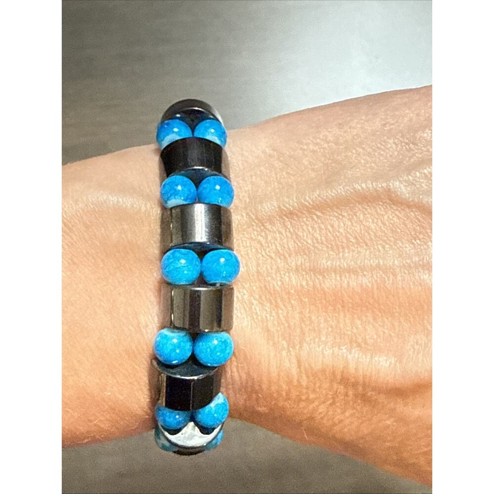 Hematite Beaded Turquoise Accent Stone Magnetic Stretch Bracelet 7.5 Inch Womens